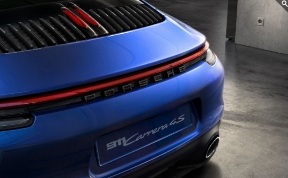 Picture of High-Gloss Black "PORSCHE" Badge for 911 Rear (992)